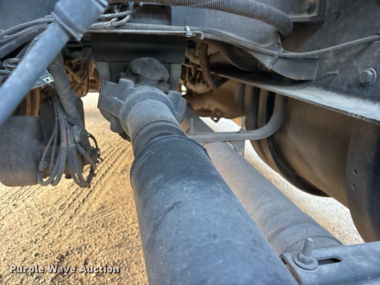image for item ES8144 2019 Kenworth T680 semi truck