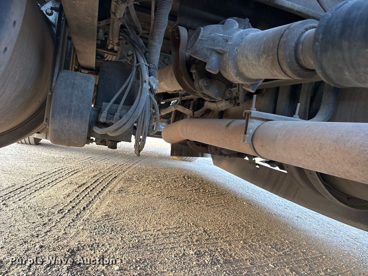 image for item ES8144 2019 Kenworth T680 semi truck