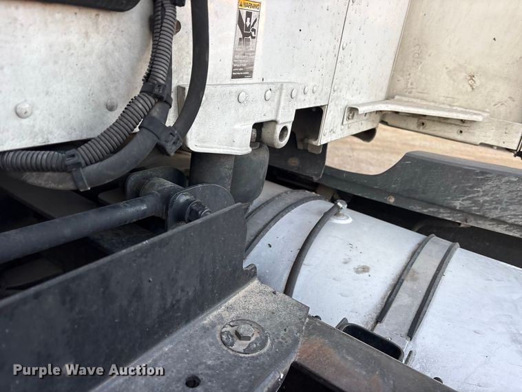 image for item ES8144 2019 Kenworth T680 semi truck