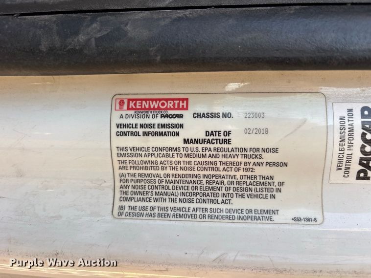 image for item ES8144 2019 Kenworth T680 semi truck