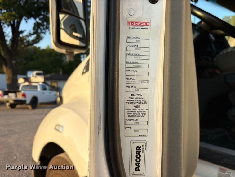 image for item ES8144 2019 Kenworth T680 semi truck