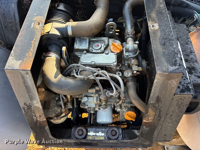 image for item ET0399 2011 Kenworth T700 Series semi truck