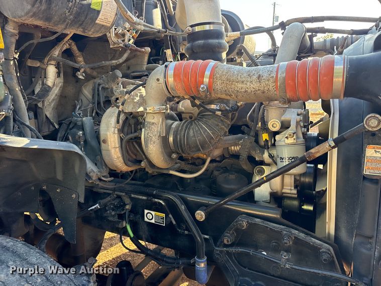 image for item ET0399 2011 Kenworth T700 Series semi truck