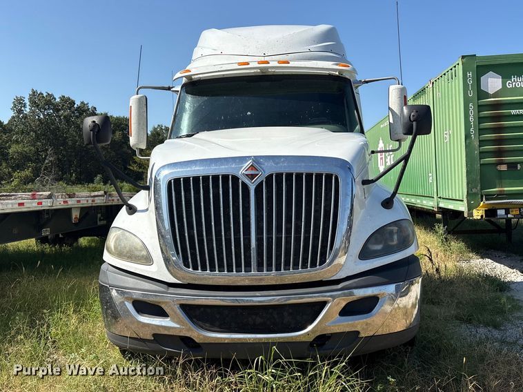 image for item ET0404 2015 International ProStar 122 semi truck