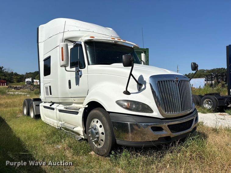 image for item ET0404 2015 International ProStar 122 semi truck