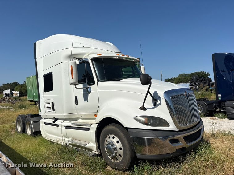 image for item ET0404 2015 International ProStar 122 semi truck