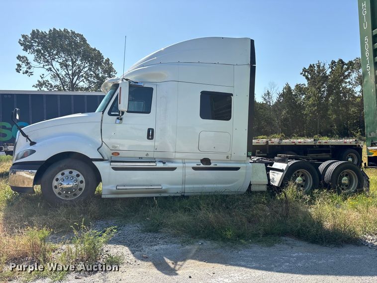 image for item ET0404 2015 International ProStar 122 semi truck