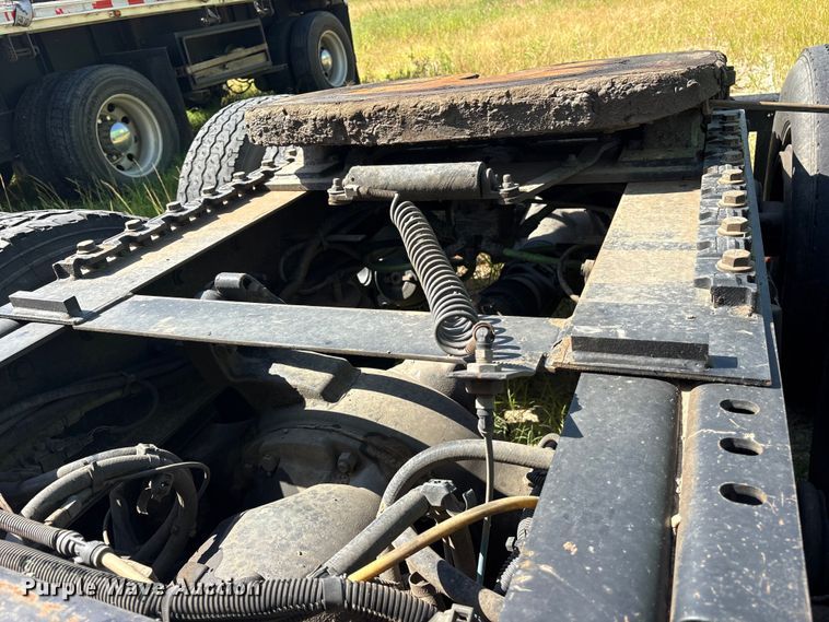 image for item ET0404 2015 International ProStar 122 semi truck
