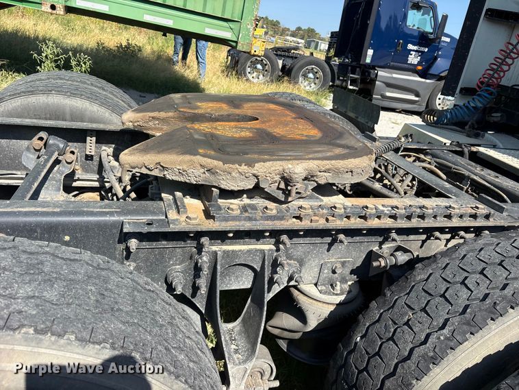 image for item ET0404 2015 International ProStar 122 semi truck