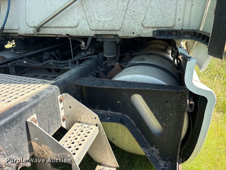 image for item ET0404 2015 International ProStar 122 semi truck