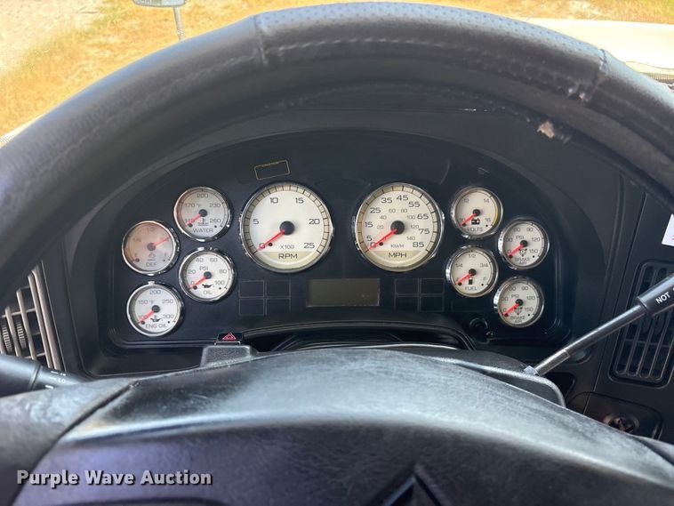 image for item ET0404 2015 International ProStar 122 semi truck