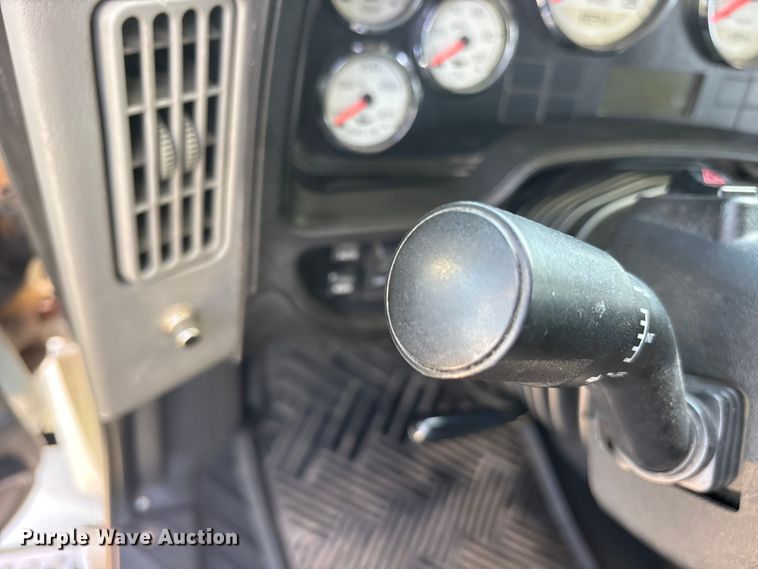 image for item ET0404 2015 International ProStar 122 semi truck