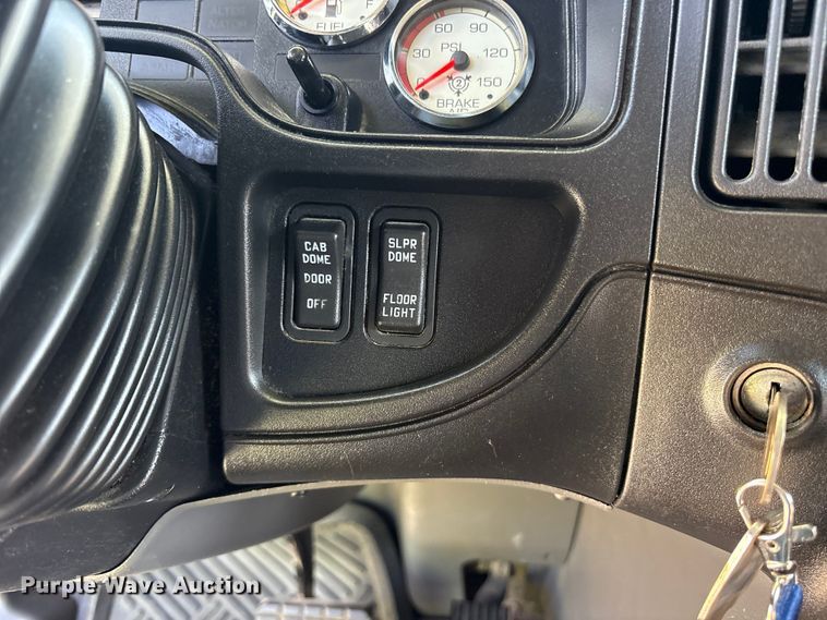 image for item ET0404 2015 International ProStar 122 semi truck