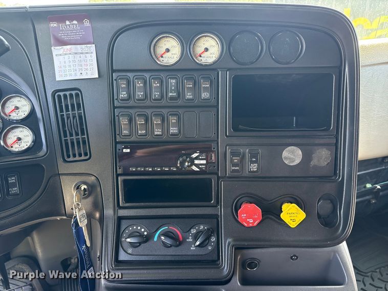 image for item ET0404 2015 International ProStar 122 semi truck