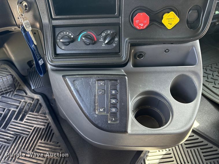 image for item ET0404 2015 International ProStar 122 semi truck