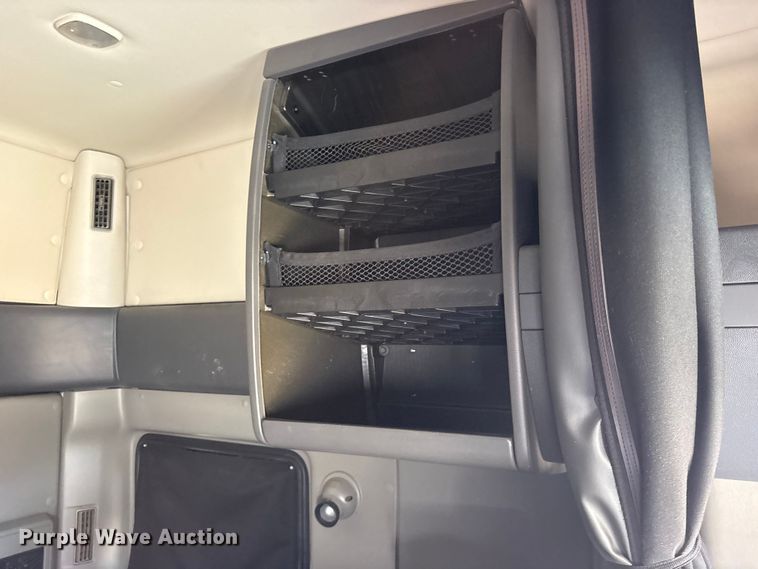 image for item ET0404 2015 International ProStar 122 semi truck