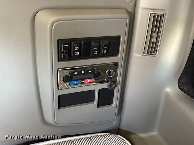 image for item ET0404 2015 International ProStar 122 semi truck