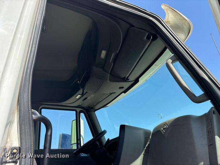 image for item ET0404 2015 International ProStar 122 semi truck