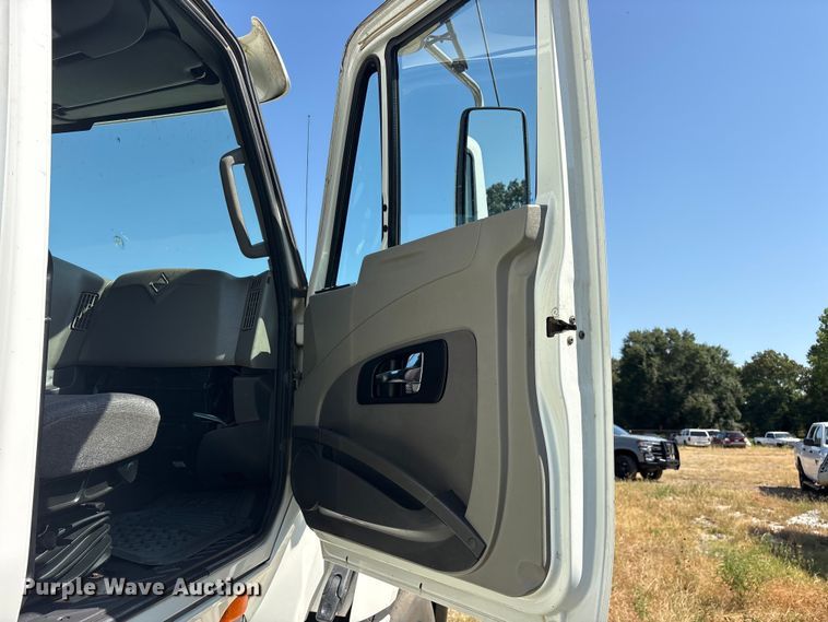 image for item ET0404 2015 International ProStar 122 semi truck