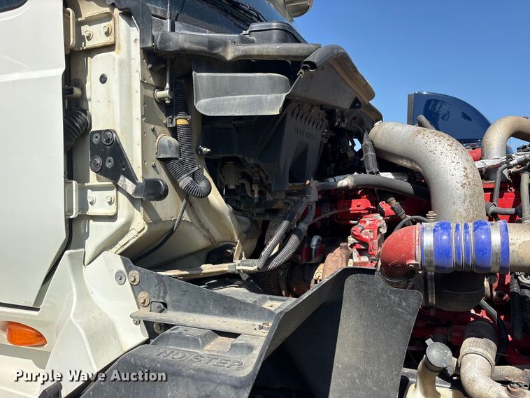 image for item ET0404 2015 International ProStar 122 semi truck