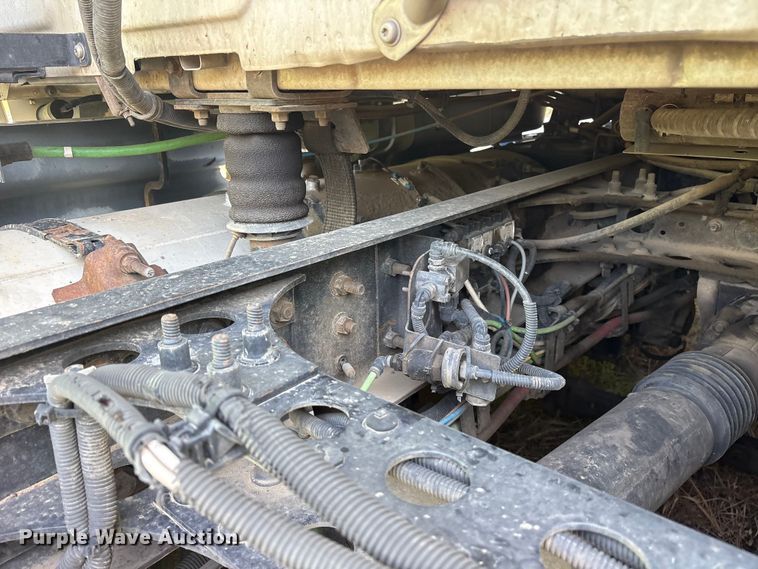 image for item ET0404 2015 International ProStar 122 semi truck