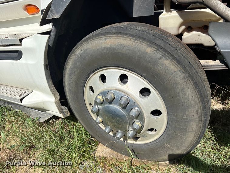 image for item ET0404 2015 International ProStar 122 semi truck
