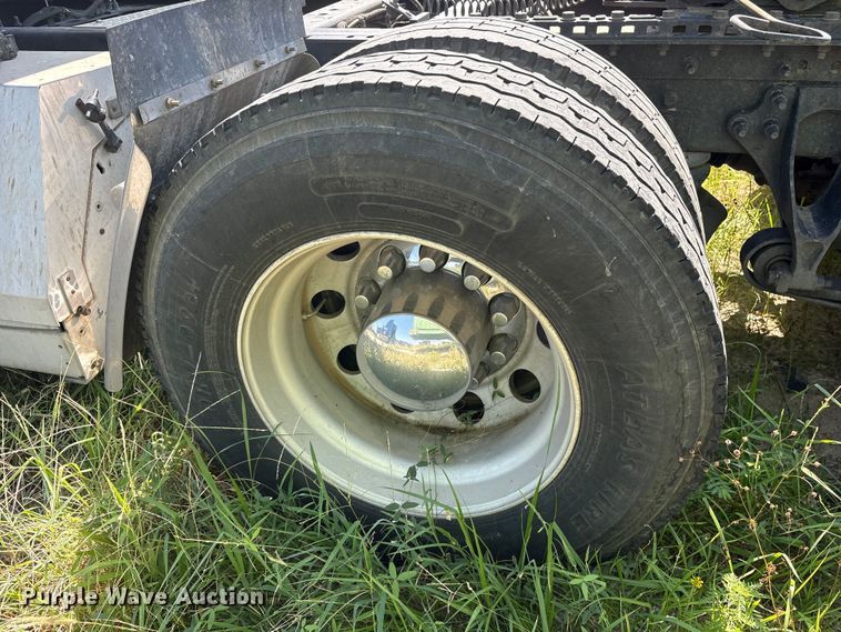 image for item ET0404 2015 International ProStar 122 semi truck