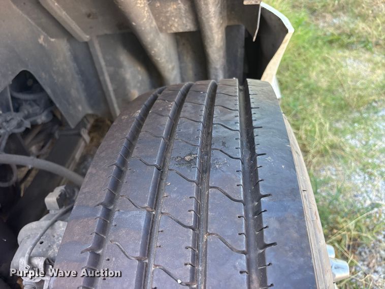 image for item ET0404 2015 International ProStar 122 semi truck
