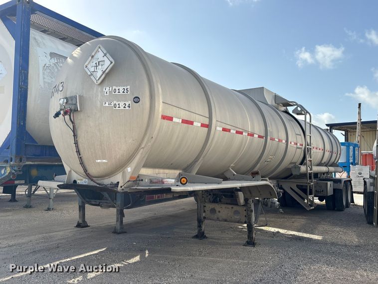 2013 Heil Trailer International fuel trailer