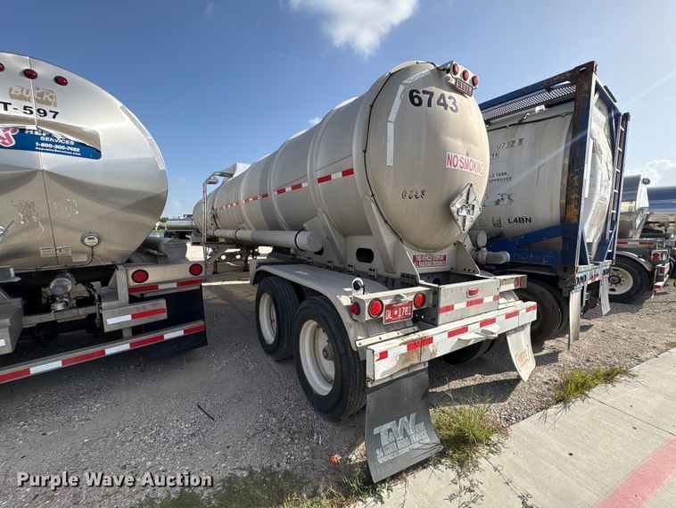 image for item EU0816 2013 Heil Trailer International fuel trailer