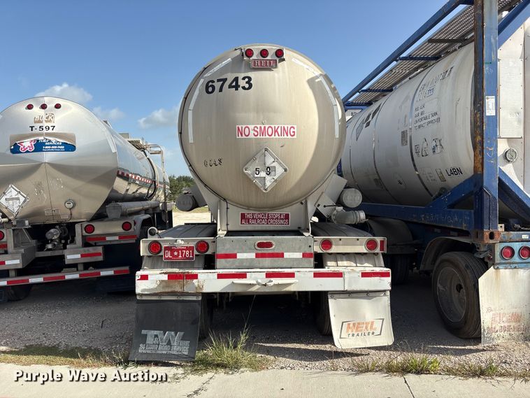 image for item EU0816 2013 Heil Trailer International fuel trailer