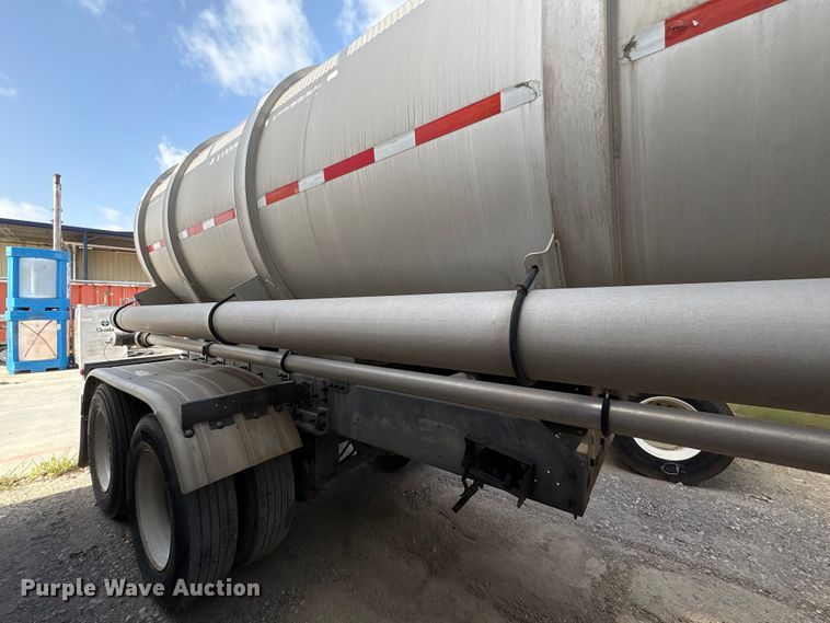 image for item EU0816 2013 Heil Trailer International fuel trailer