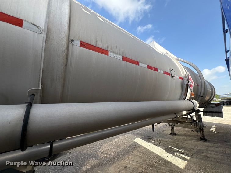 image for item EU0816 2013 Heil Trailer International fuel trailer