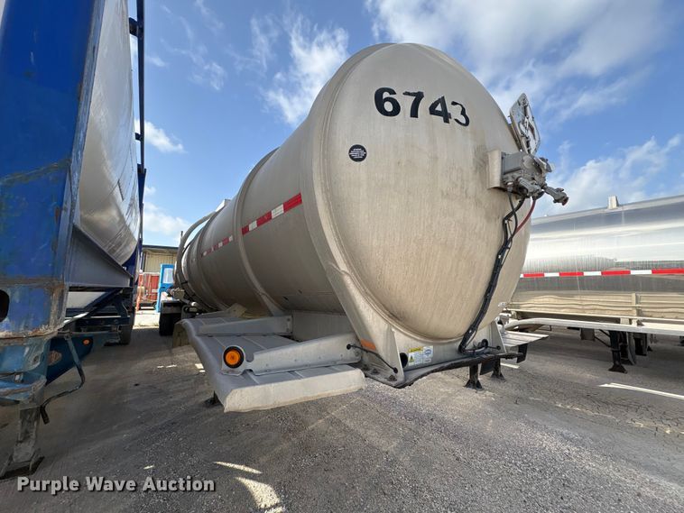 image for item EU0816 2013 Heil Trailer International fuel trailer