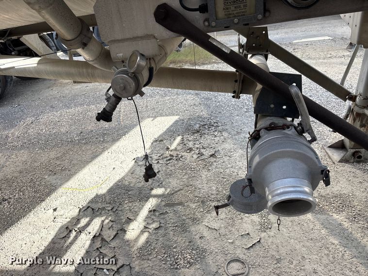 image for item EU0816 2013 Heil Trailer International fuel trailer