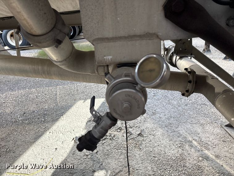 image for item EU0816 2013 Heil Trailer International fuel trailer