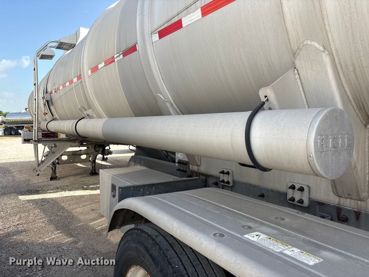 image for item EU0816 2013 Heil Trailer International fuel trailer