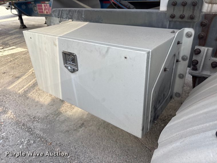 image for item EU0816 2013 Heil Trailer International fuel trailer