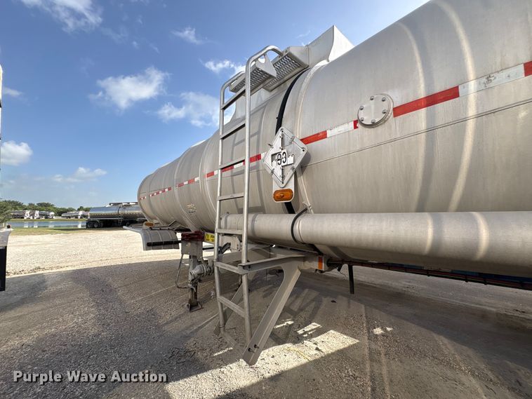 image for item EU0816 2013 Heil Trailer International fuel trailer