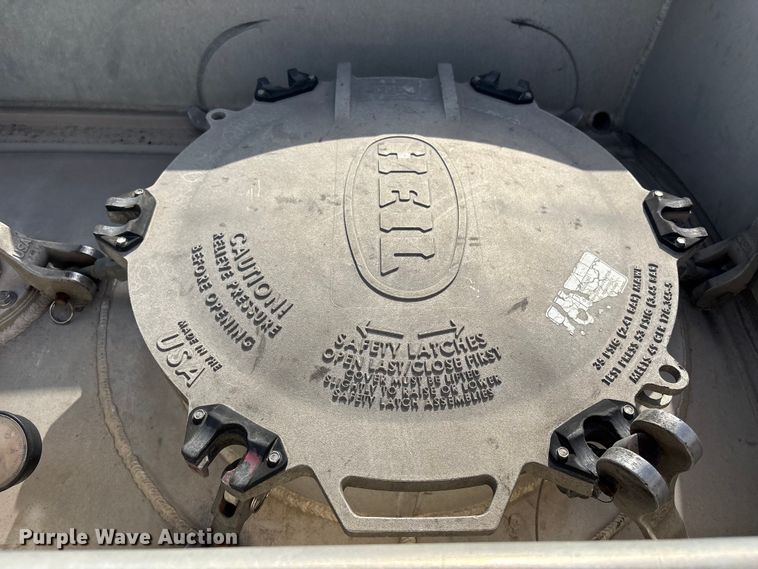 image for item EU0816 2013 Heil Trailer International fuel trailer