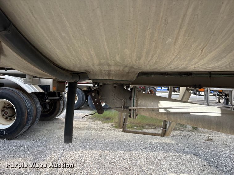 image for item EU0816 2013 Heil Trailer International fuel trailer