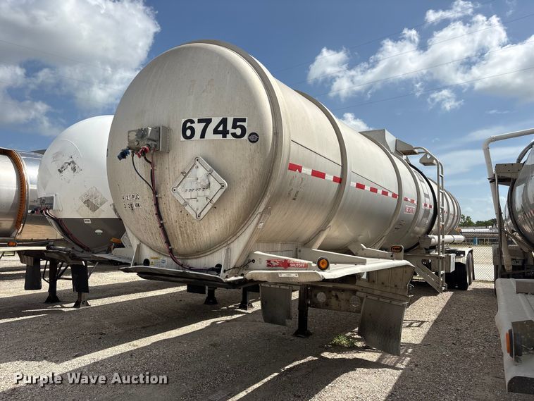 2013 Heil Trailer International fuel tank