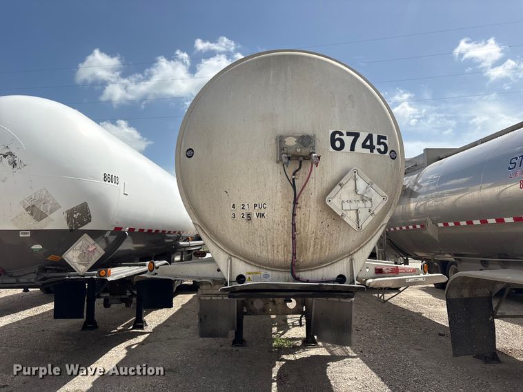 image for item EU0822 2013 Heil Trailer International fuel tank
