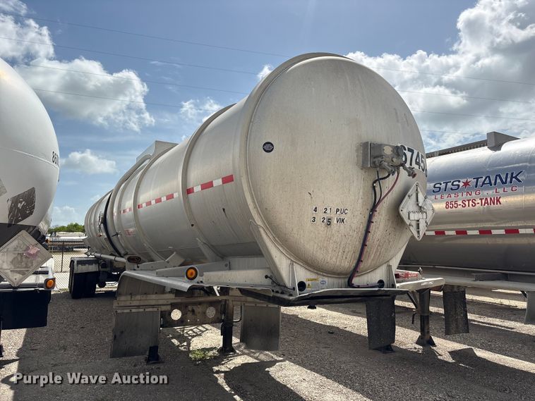 image for item EU0822 2013 Heil Trailer International fuel tank