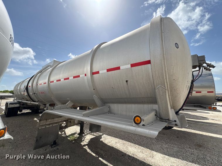 image for item EU0822 2013 Heil Trailer International fuel tank