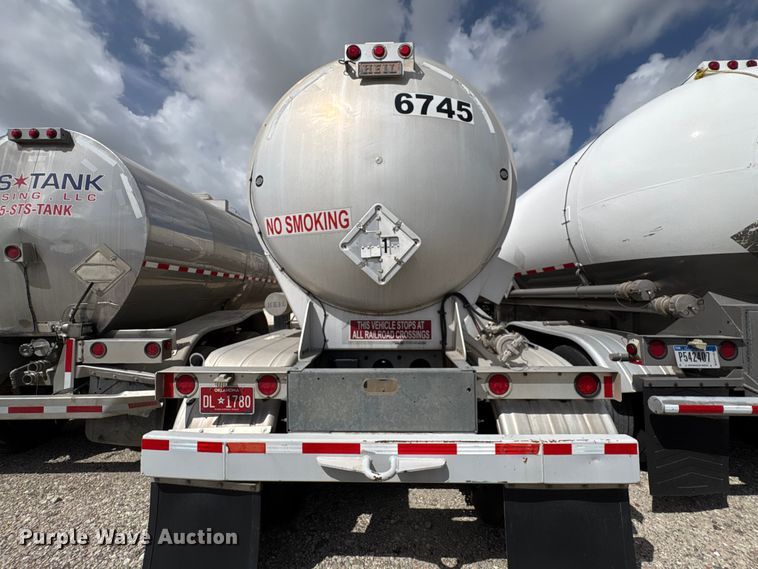image for item EU0822 2013 Heil Trailer International fuel tank