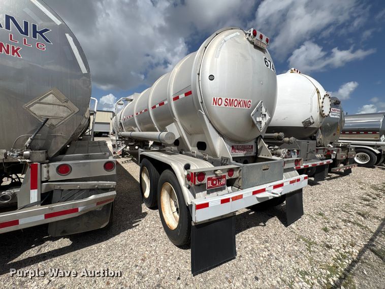 image for item EU0822 2013 Heil Trailer International fuel tank