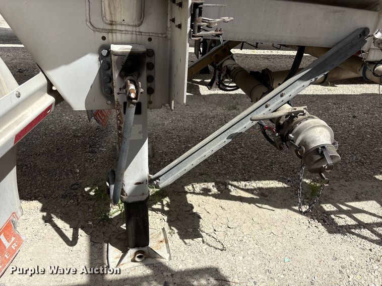 image for item EU0822 2013 Heil Trailer International fuel tank