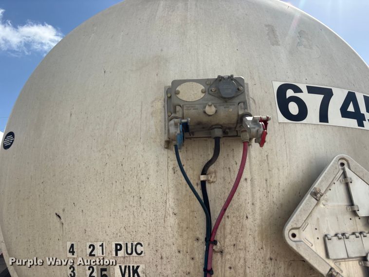 image for item EU0822 2013 Heil Trailer International fuel tank