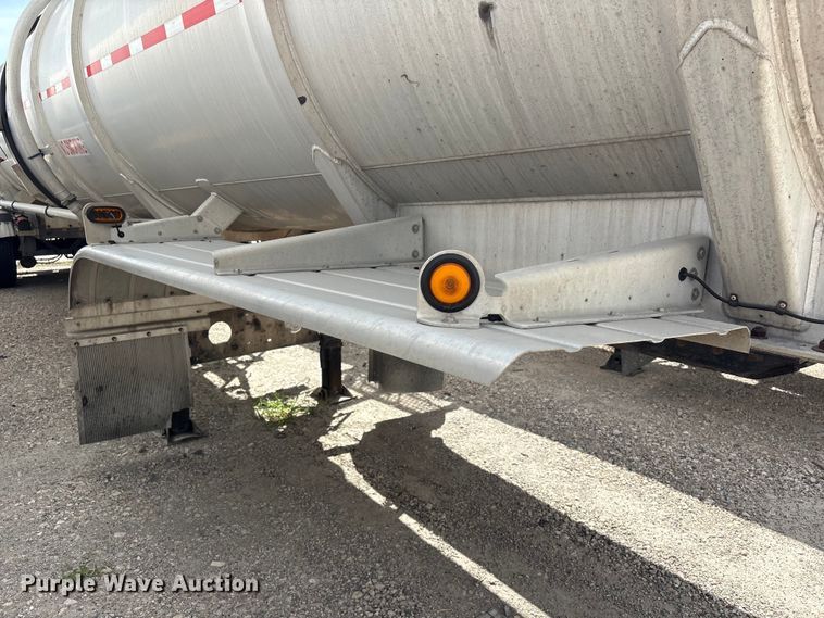 image for item EU0822 2013 Heil Trailer International fuel tank